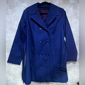 Unbranded vintage blue trench coat, no size tag, fits a medium. USA Union tag.